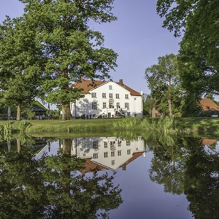 Hotel & Gaestehaus Gut Kaden Alveslohe エクステリア 写真