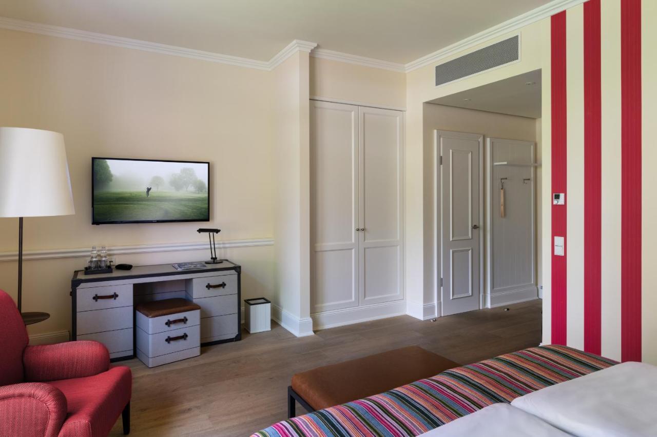 Hotel & Gaestehaus Gut Kaden Alveslohe エクステリア 写真