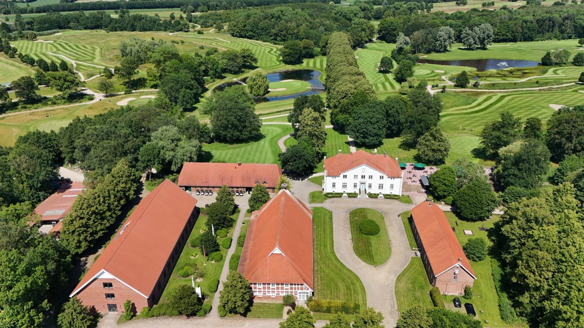 Hotel & Gaestehaus Gut Kaden Alveslohe エクステリア 写真