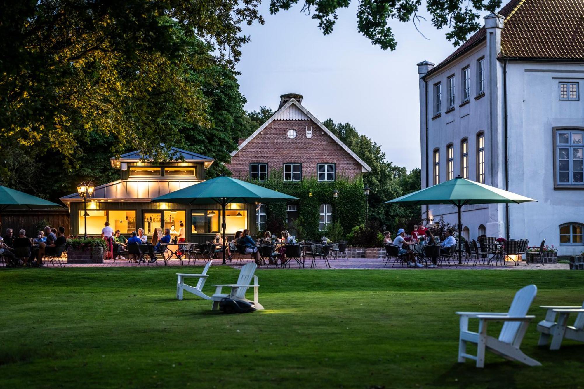Hotel & Gaestehaus Gut Kaden Alveslohe エクステリア 写真