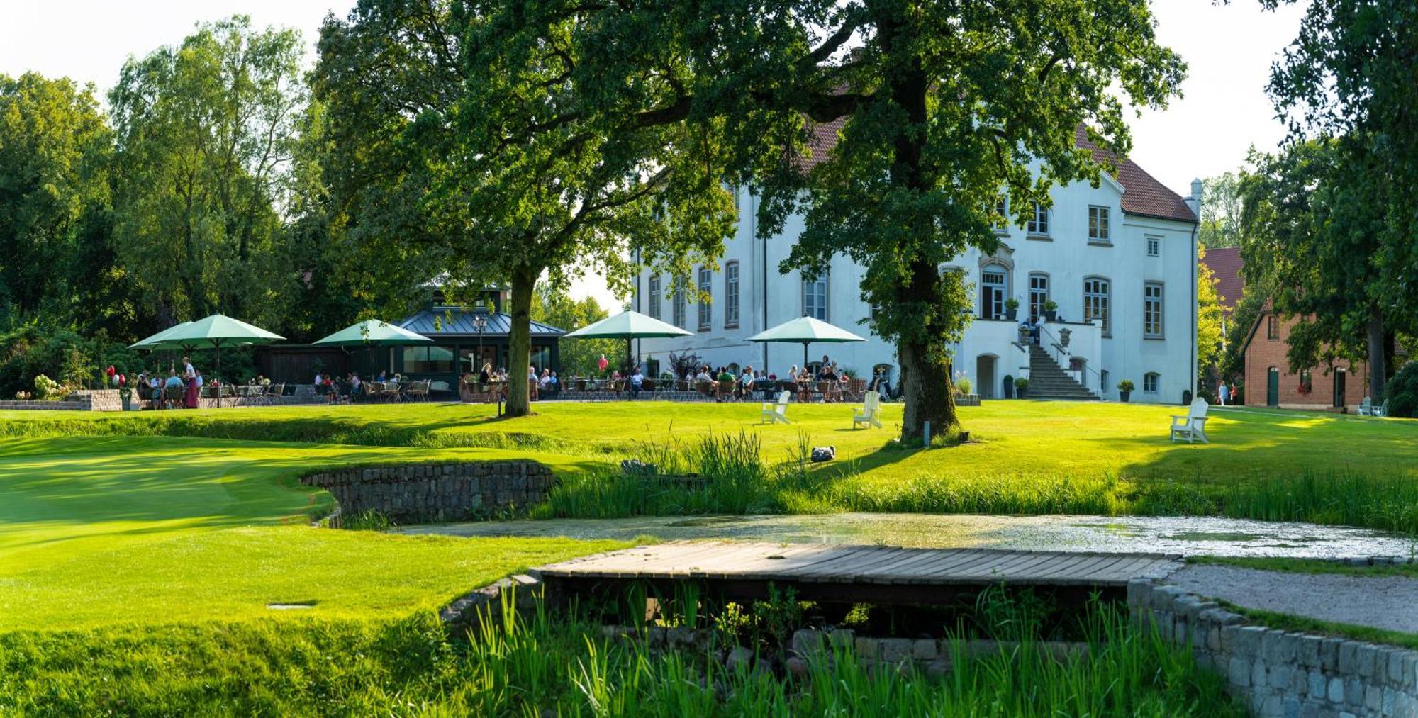 Hotel & Gaestehaus Gut Kaden Alveslohe エクステリア 写真