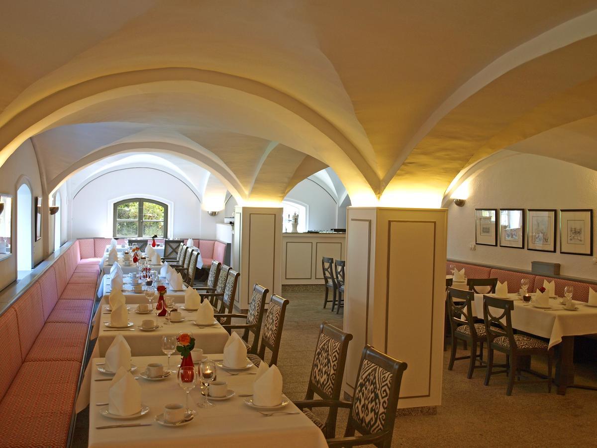 Hotel & Gaestehaus Gut Kaden Alveslohe エクステリア 写真