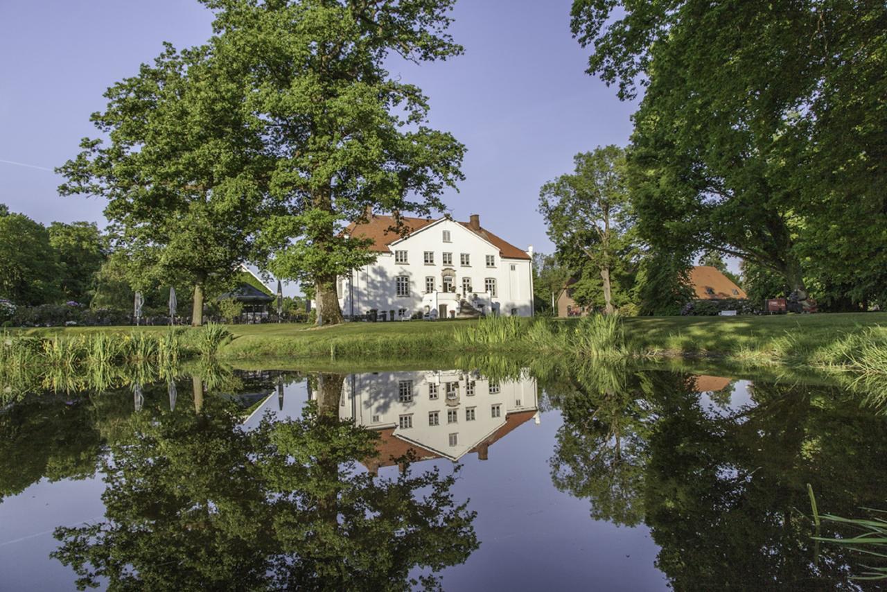 Hotel & Gaestehaus Gut Kaden Alveslohe エクステリア 写真