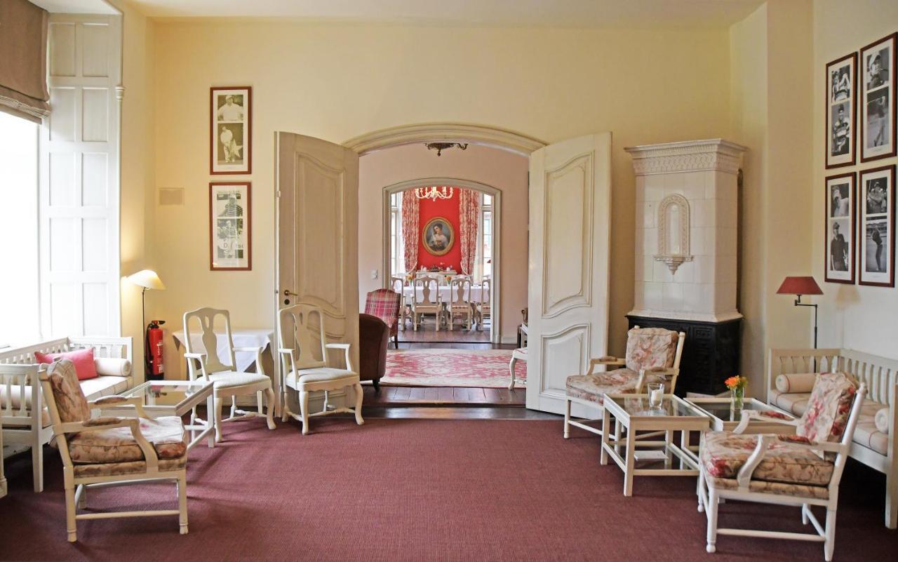 Hotel & Gaestehaus Gut Kaden Alveslohe エクステリア 写真